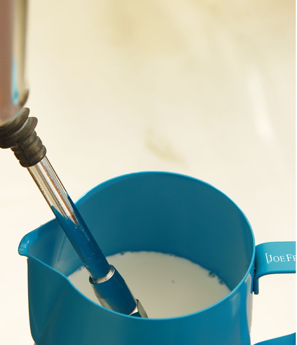 Milk jug "Blue